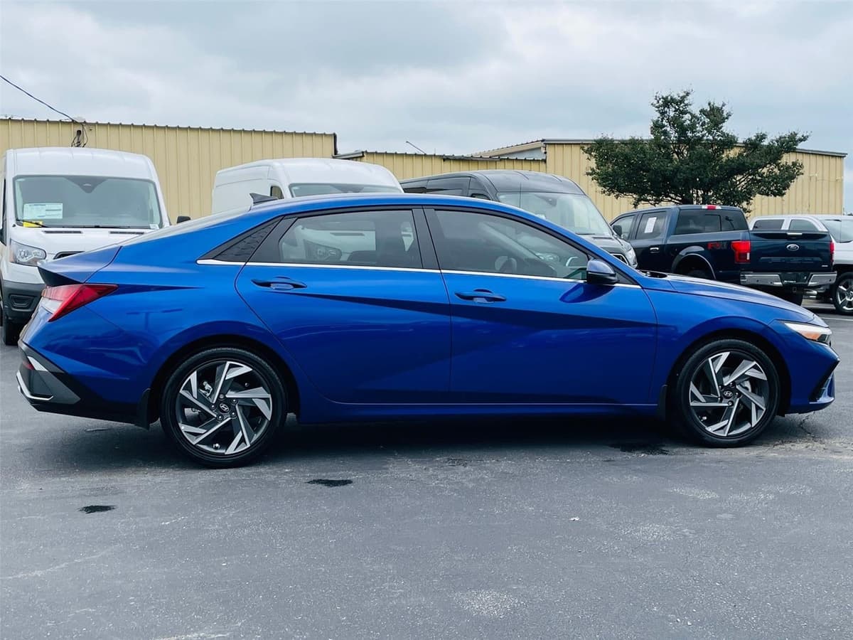 2025 Hyundai Elantra - Image 39