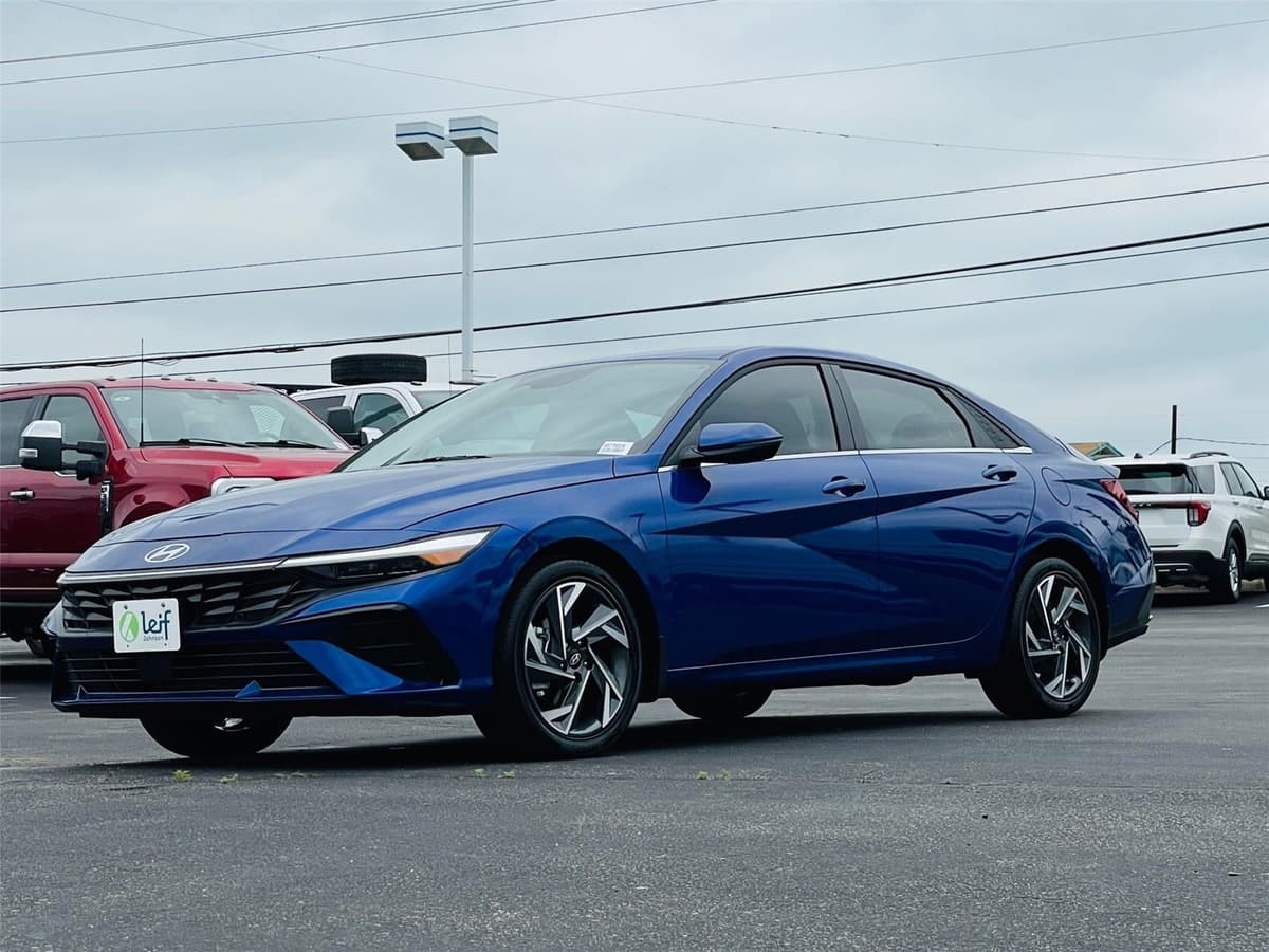 2025 Hyundai Elantra - Image 43