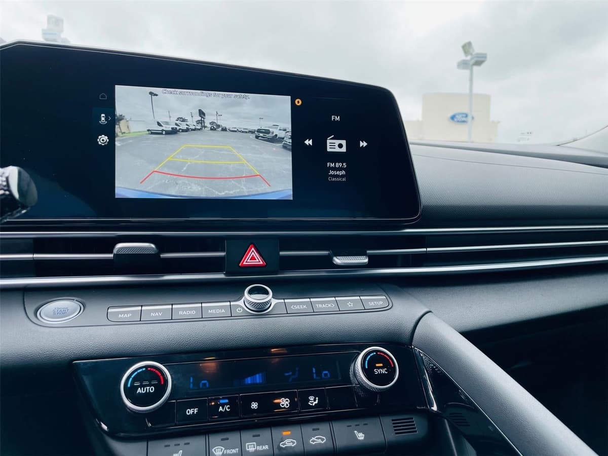 2025 Hyundai Elantra - Image 53