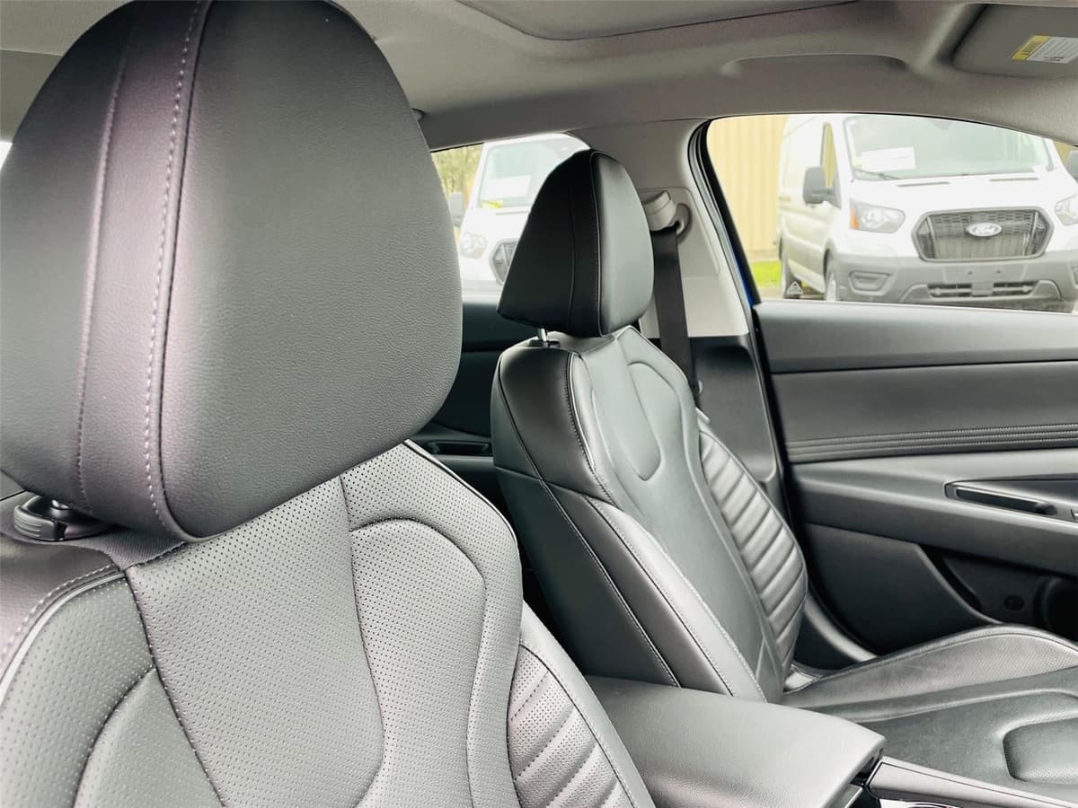 2025 Hyundai Elantra - Image 57