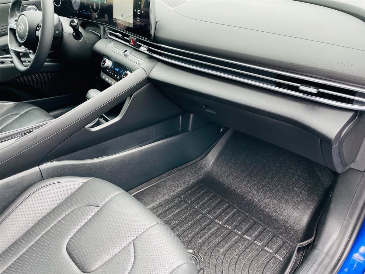 2025 Hyundai Elantra - Image 58