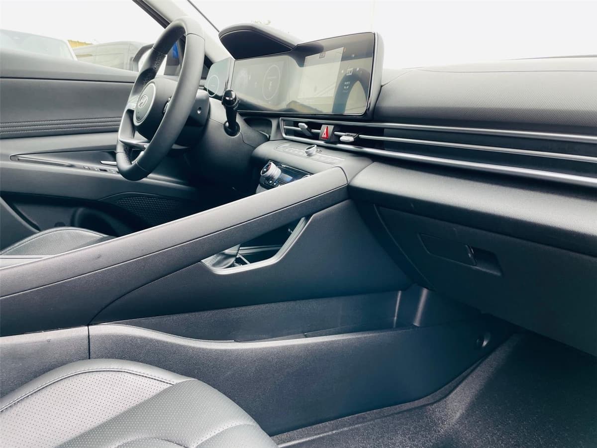 2025 Hyundai Elantra - Image 59