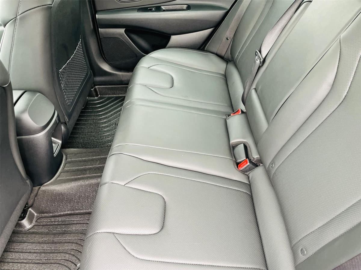 2025 Hyundai Elantra - Image 70
