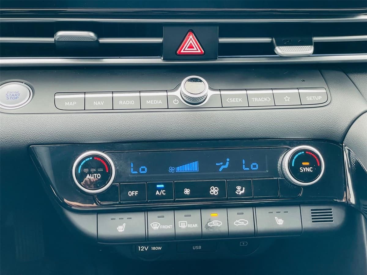 2025 Hyundai Elantra - Image 72