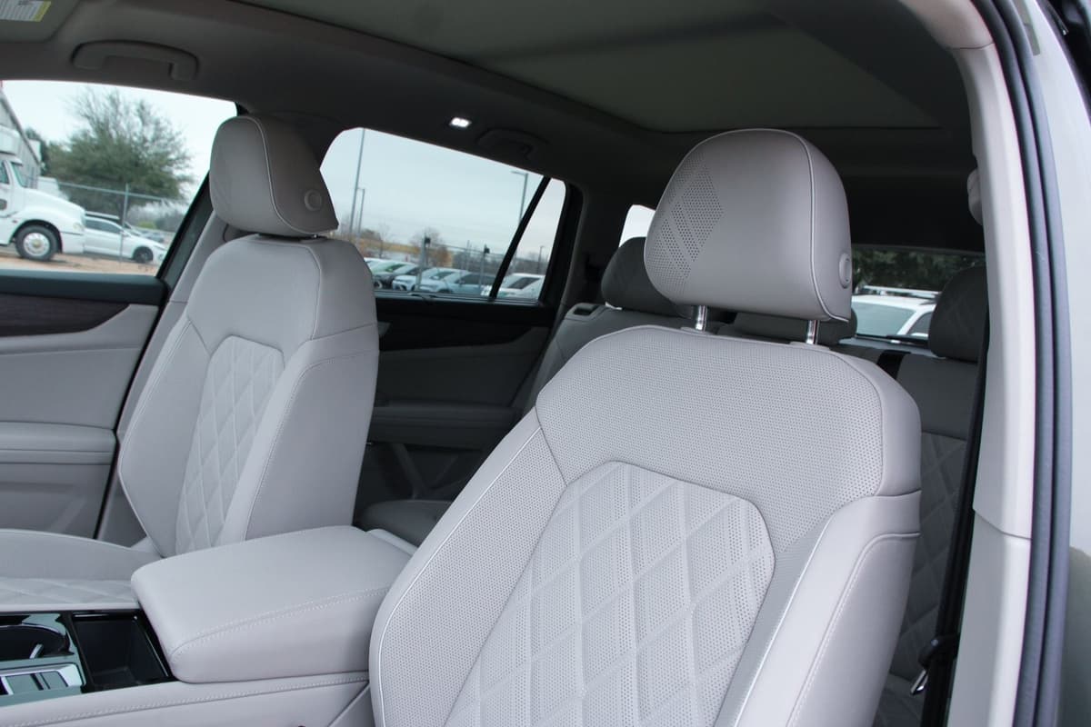 2026 Volkswagen Atlas - Image 11