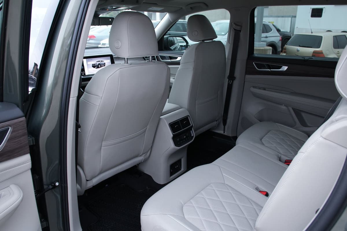 2026 Volkswagen Atlas - Image 28
