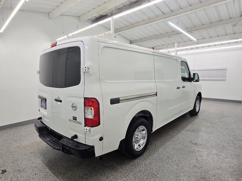 2017 Nissan NV - Image 4