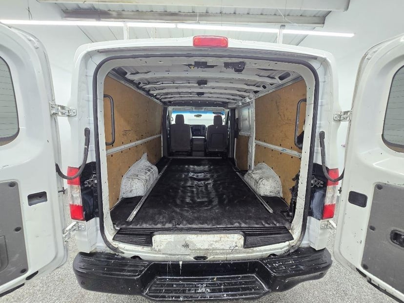 2017 Nissan NV - Image 11