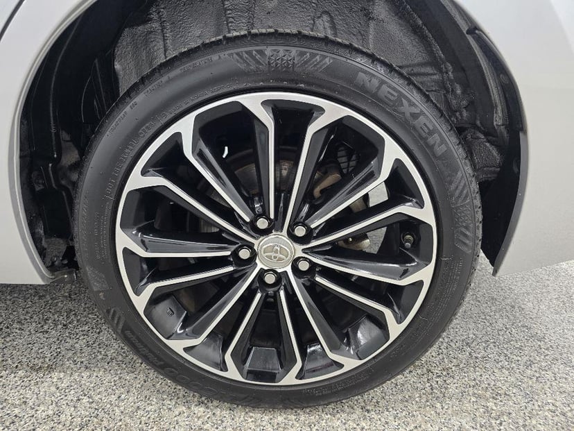 2015 TOYOTA Corolla - Image 33
