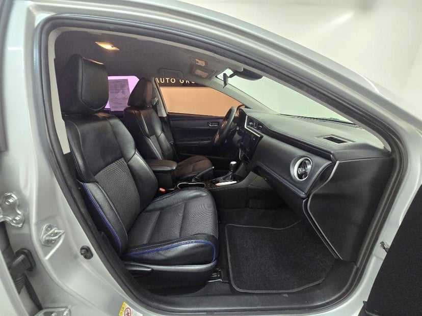 2017 TOYOTA Corolla - Image 20
