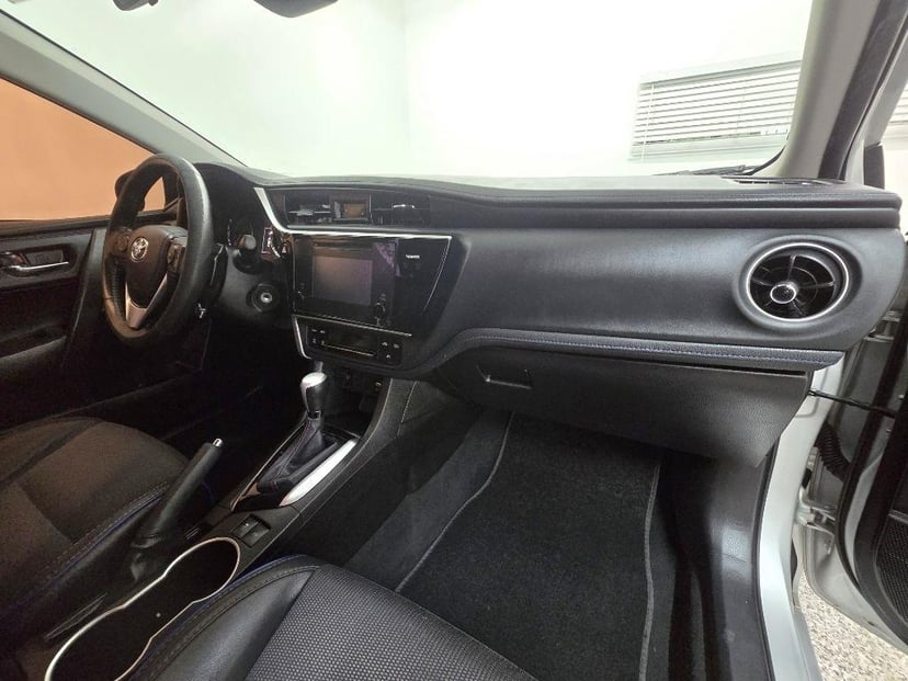 2017 TOYOTA Corolla - Image 21