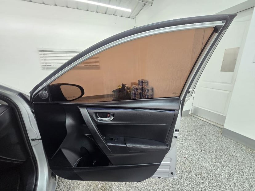 2017 TOYOTA Corolla - Image 29