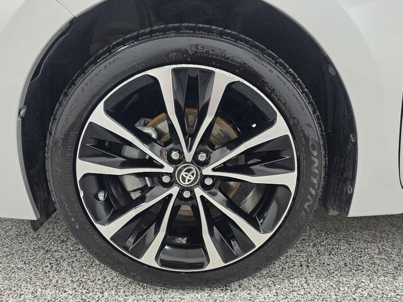 2017 TOYOTA Corolla - Image 31