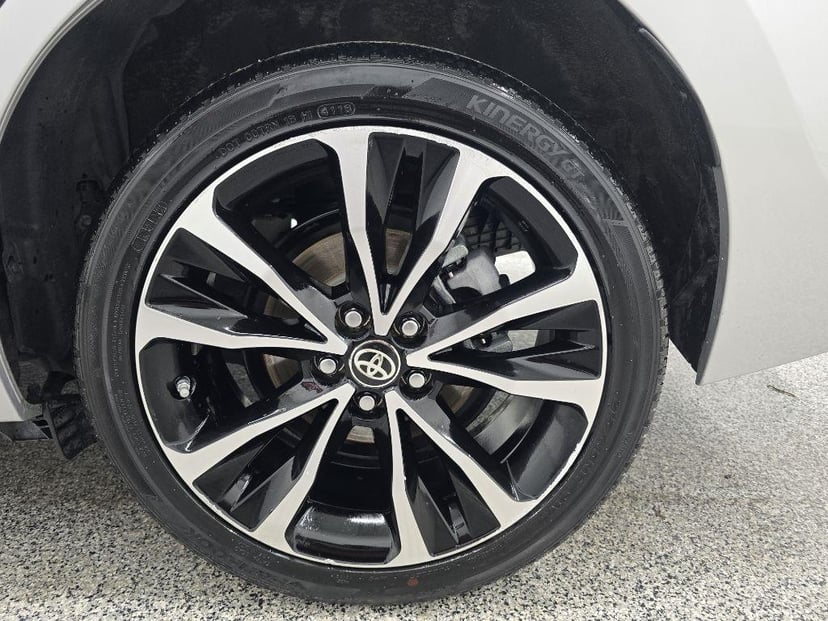2017 TOYOTA Corolla - Image 32