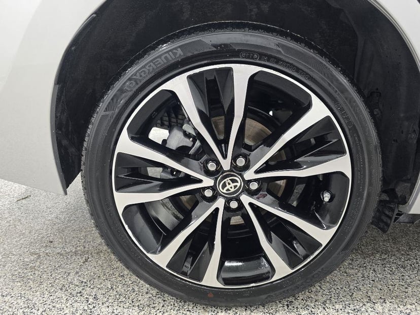 2017 TOYOTA Corolla - Image 33