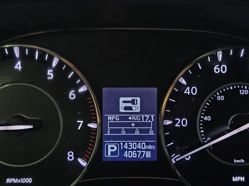 2017 NISSAN Armada - Image 26