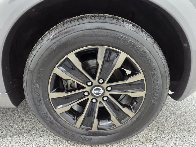 2017 NISSAN Armada - Image 35