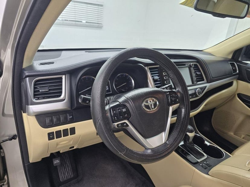 2015 TOYOTA Highlander - Image 10
