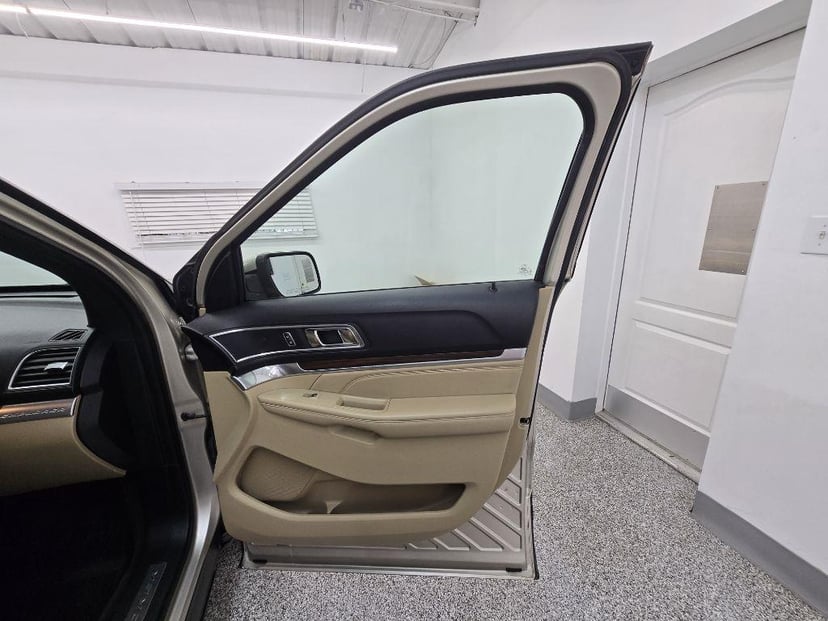 2017 FORD Explorer - Image 31