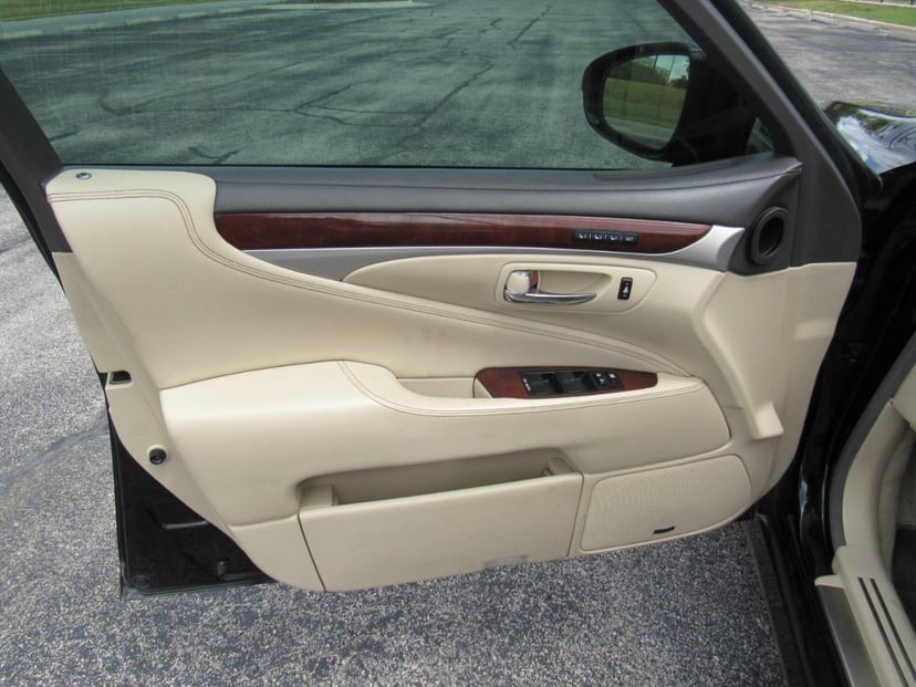2014 LEXUS LS - Image 9