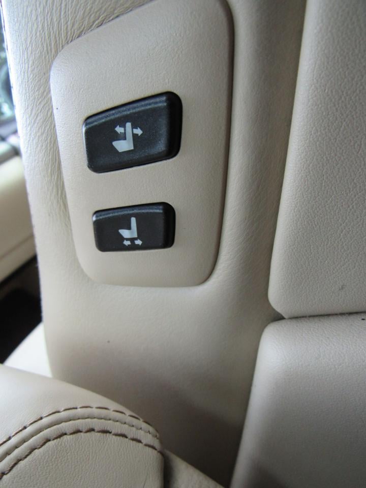 2014 LEXUS LS - Image 19