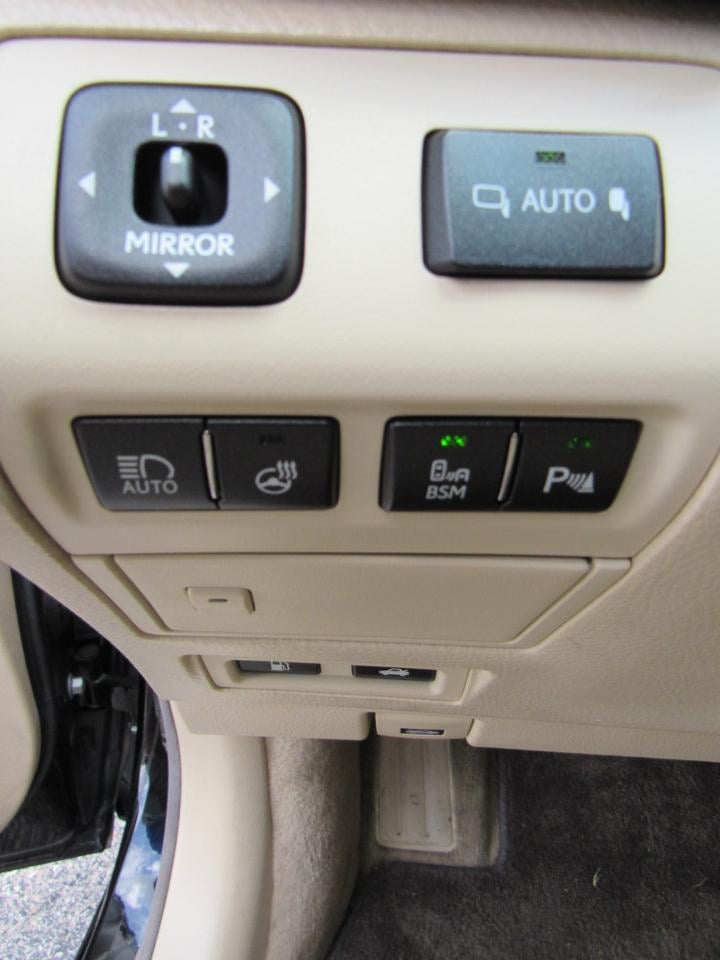2014 LEXUS LS - Image 34