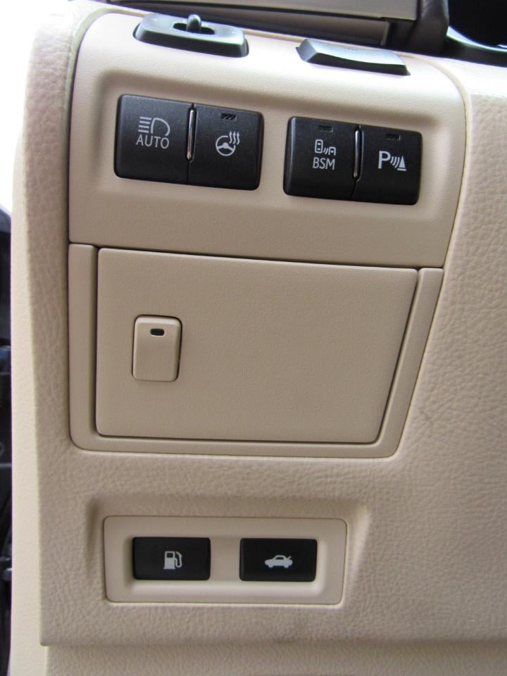 2014 LEXUS LS - Image 35