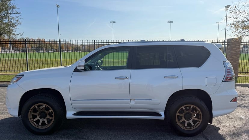 2017 LEXUS GX - Image 8