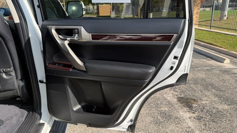 2017 LEXUS GX - Image 13