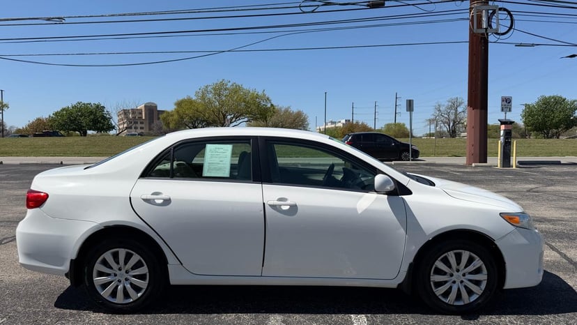 2013 TOYOTA Corolla - Image 4