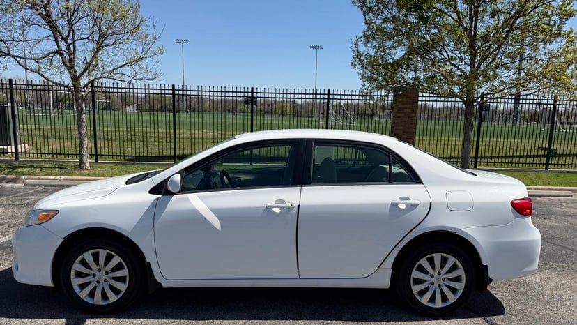 2013 TOYOTA Corolla - Image 8