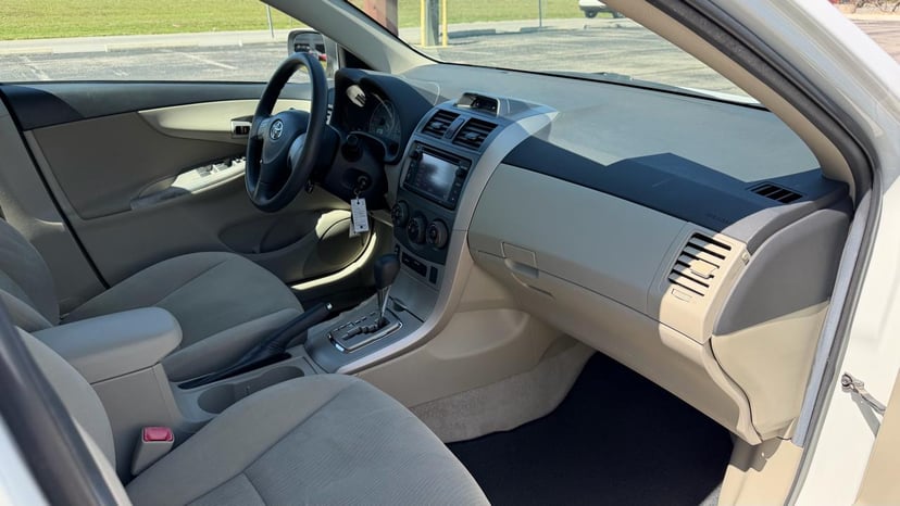 2013 TOYOTA Corolla - Image 13
