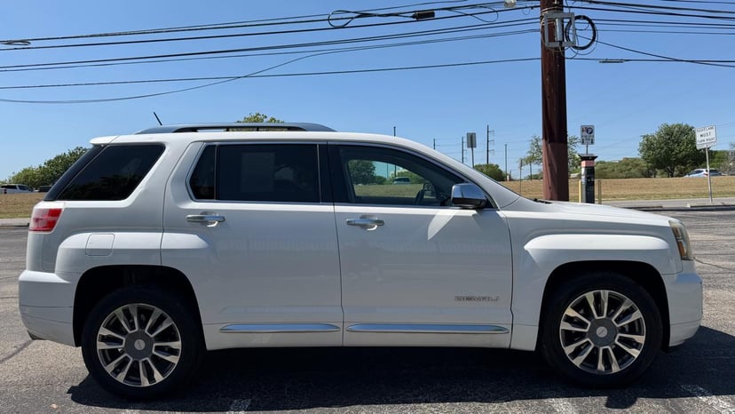 2017 GMC Terrain - Image 4
