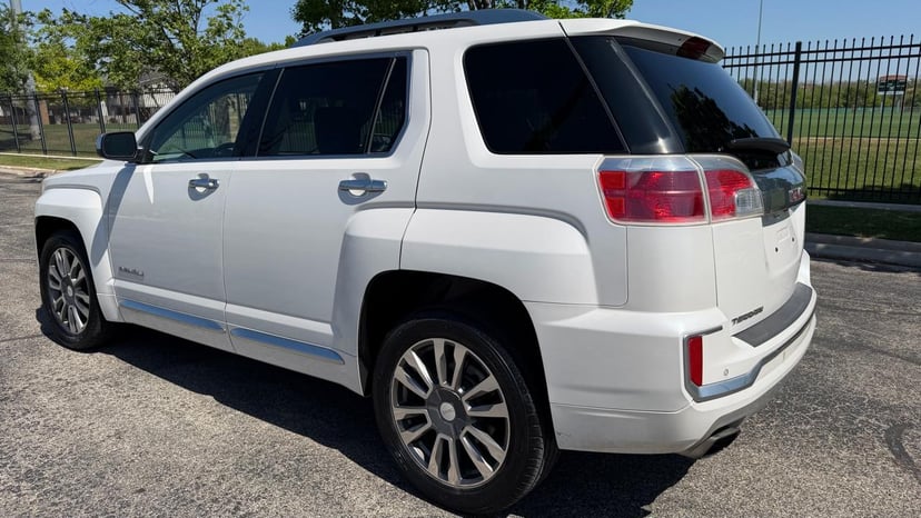 2017 GMC Terrain - Image 7