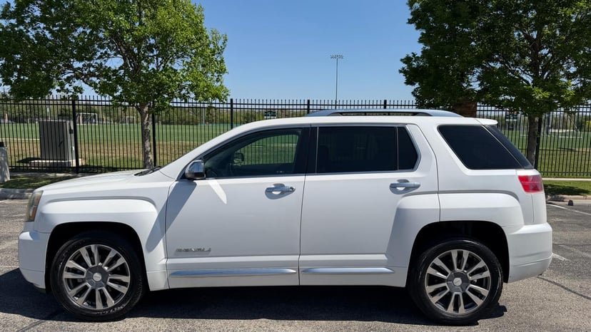 2017 GMC Terrain - Image 8