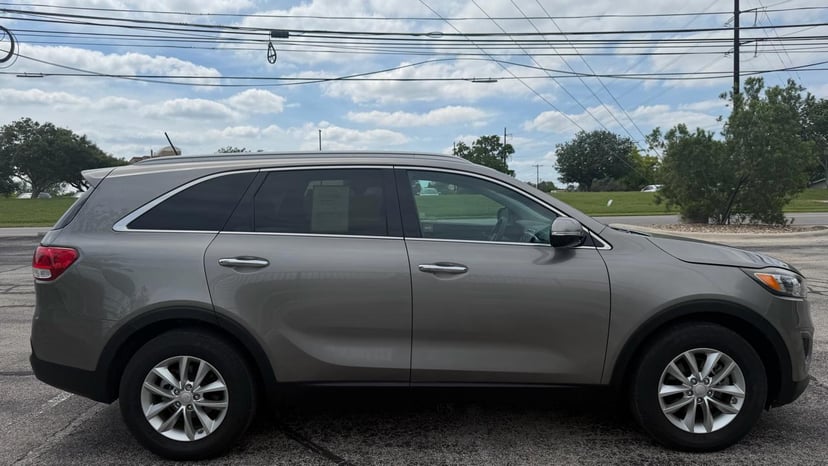 2017 KIA Sorento - Image 5