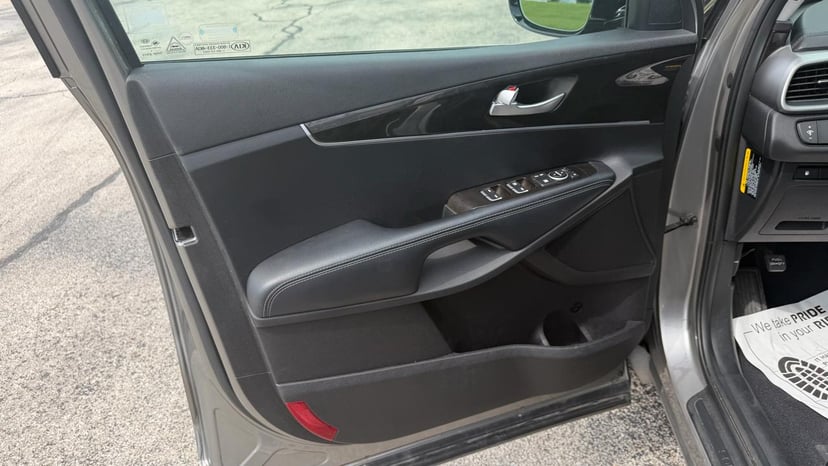 2017 KIA Sorento - Image 10