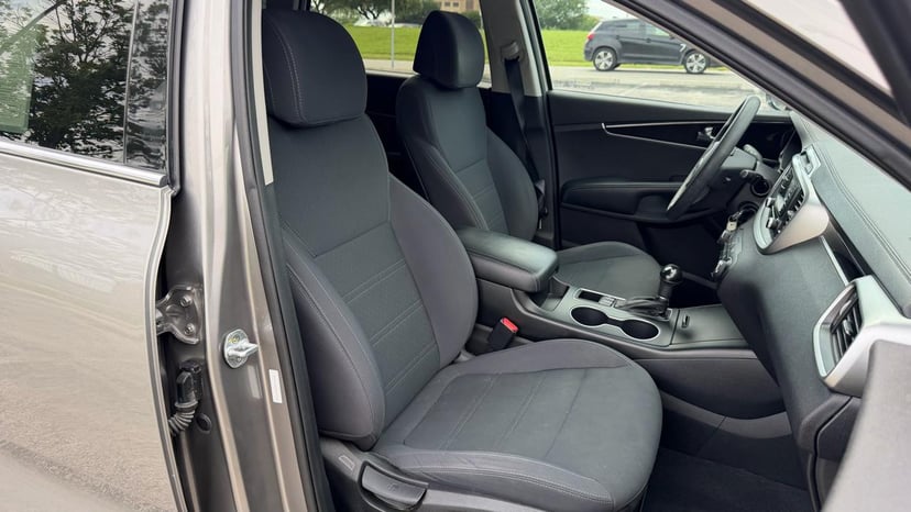 2017 KIA Sorento - Image 16