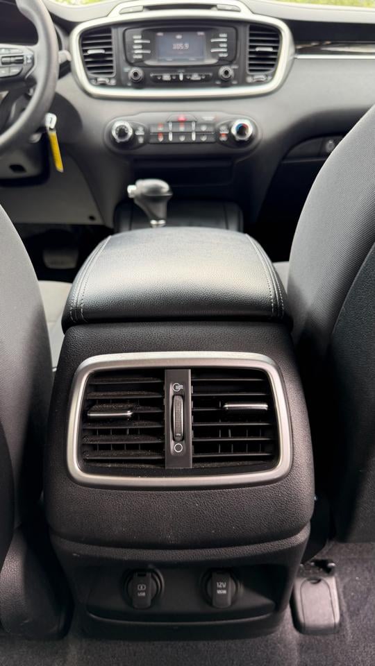 2017 KIA Sorento - Image 18