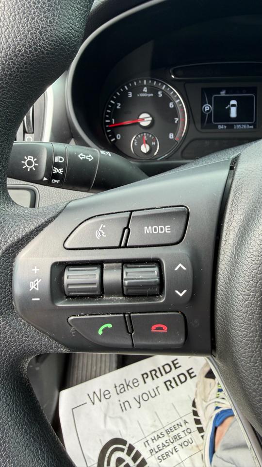 2017 KIA Sorento - Image 25
