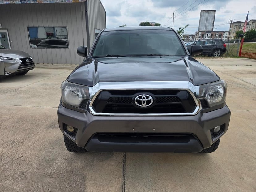 2015 TOYOTA Tacoma - Image 2