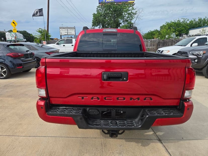 2017 TOYOTA Tacoma - Image 7
