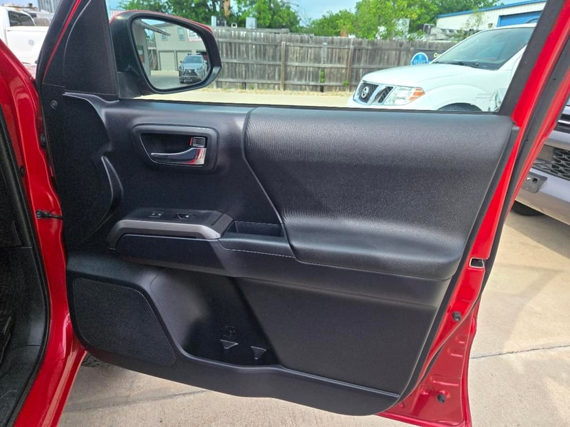 2017 TOYOTA Tacoma - Image 20