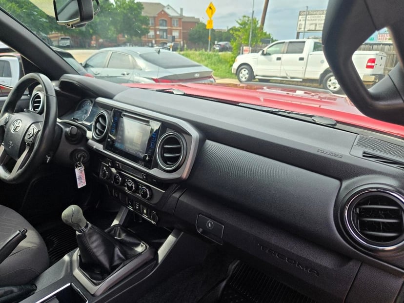 2017 TOYOTA Tacoma - Image 21