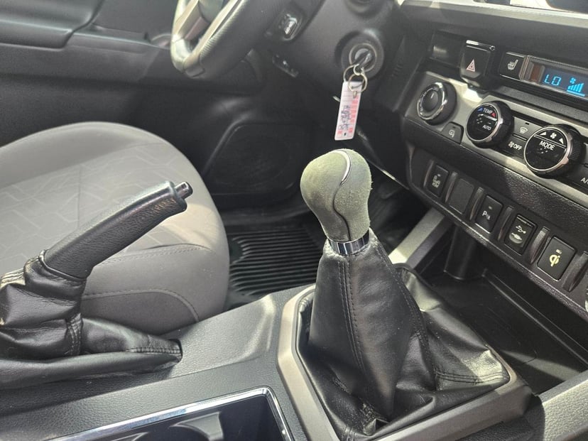 2017 TOYOTA Tacoma - Image 10