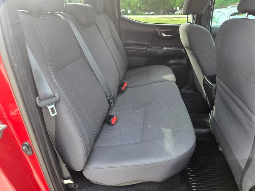 2017 TOYOTA Tacoma - Image 12