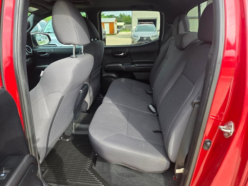 2017 TOYOTA Tacoma - Image 11