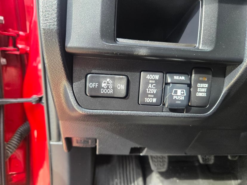 2017 TOYOTA Tacoma - Image 13