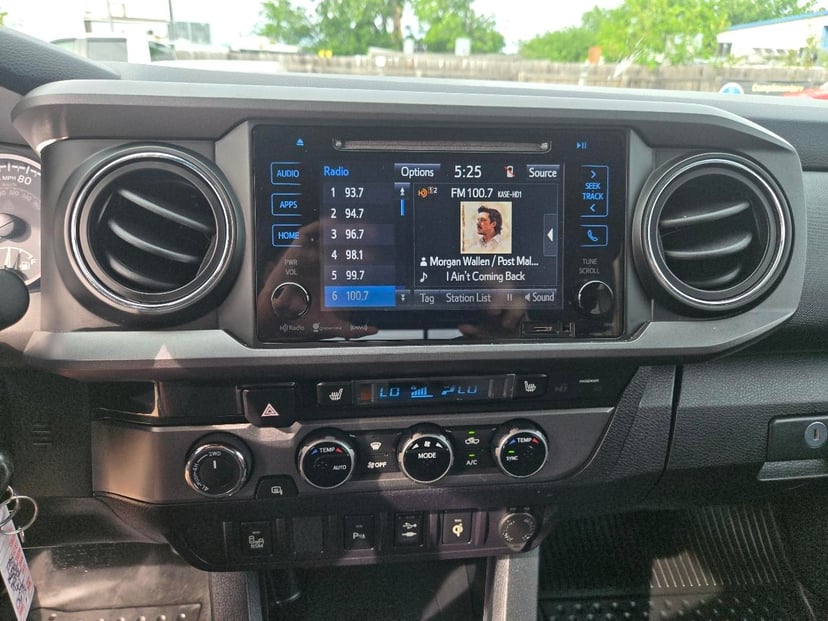 2017 TOYOTA Tacoma - Image 15