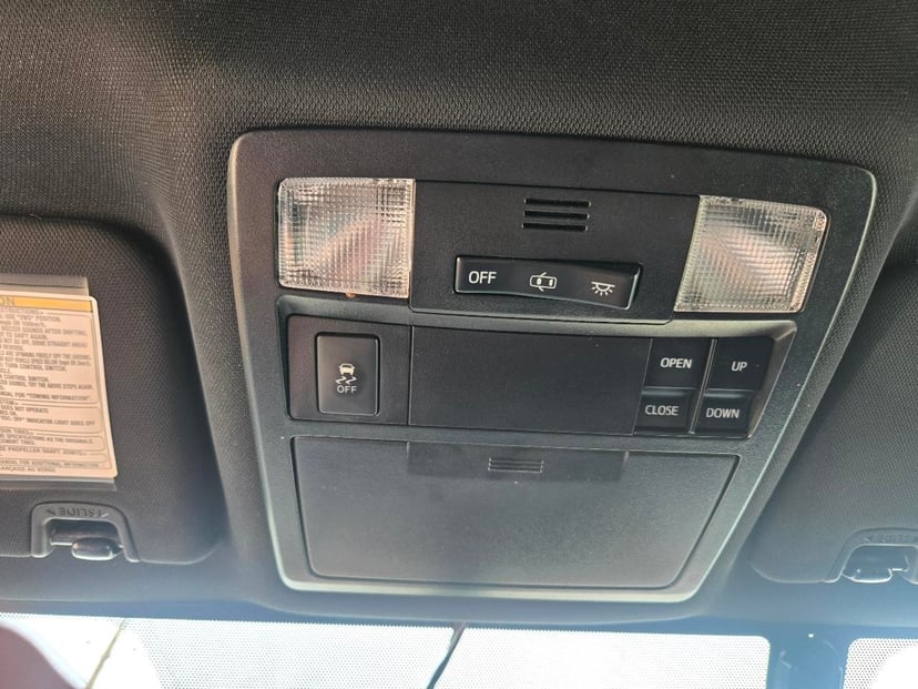 2017 TOYOTA Tacoma - Image 17
